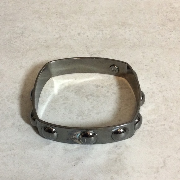 Gunmetal silver square rivet bangle - Picture 5 of 7